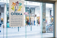 Κτήριο του ΟΠΕΚΑ με λογότυπο