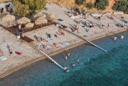 Αττική: Οι δωρεάν παραλίες με καθαρά νερά, ομπρέλες, ντουζιέρες και σύστημα Seatrac για ΑμεΑ