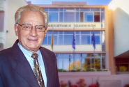 Καθηγητής Χρίστος Ντούμας