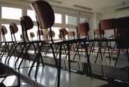 θρανία καρέκλες σχολική τάξη σχολείο