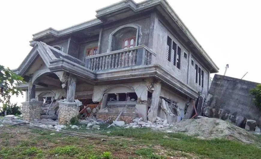 Σε 8 ανήλθε ο αριθμός των νεκρών και σε δεκάδες των τραυματιών από τις δύο σεισμικές δονήσεις που σημειώθηκαν νωρίτερα σήμερα στις βόρειες Φιλιππίνες, ανακοίνωσαν οι αρχές.