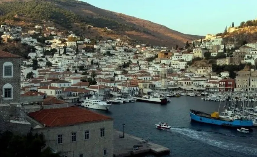 Σύγκρουση «φλάινγκ ντόλφιν» με θαλάσσιο ταξί ανοικτά της Ύδρας, με έναν τραυματία