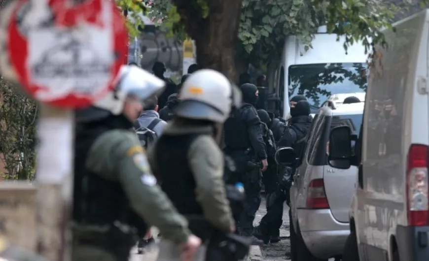 Αστυνομική επιχείρηση σε κατειλημμένο κτίριο στα Εξάρχεια
