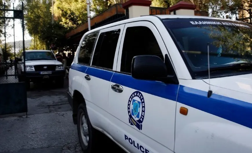 Εκρηξη στην είσοδο της πολυκατοικίας που διαμένει ο Θάνος Τζήμερος