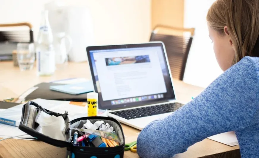 distance learning elearning εξ αποστάσεως εκπαίδευση