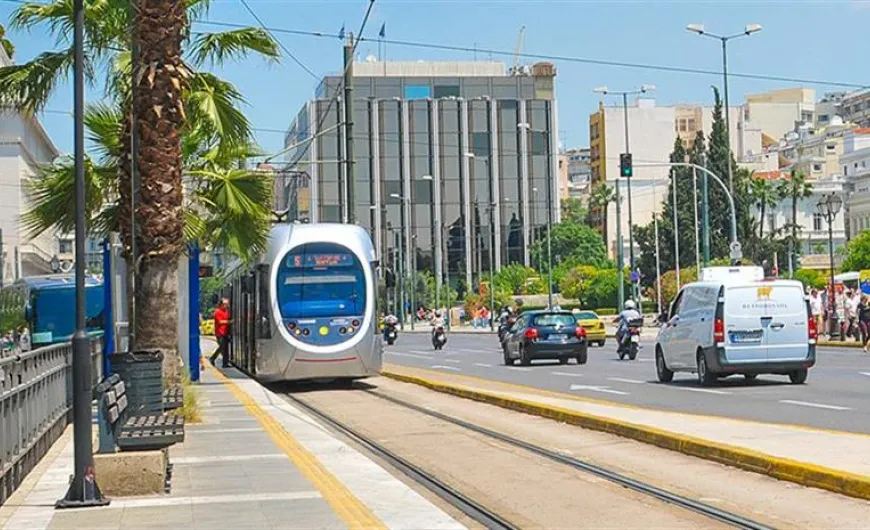 tram syntagma