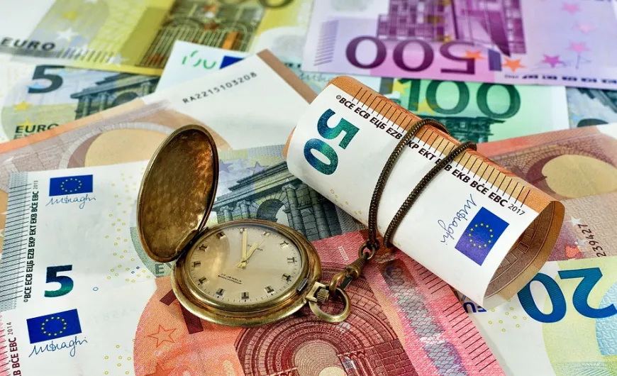 Πληρώνονται σήμερα: Επίδομα 534€ και δώρο Χριστουγέννων