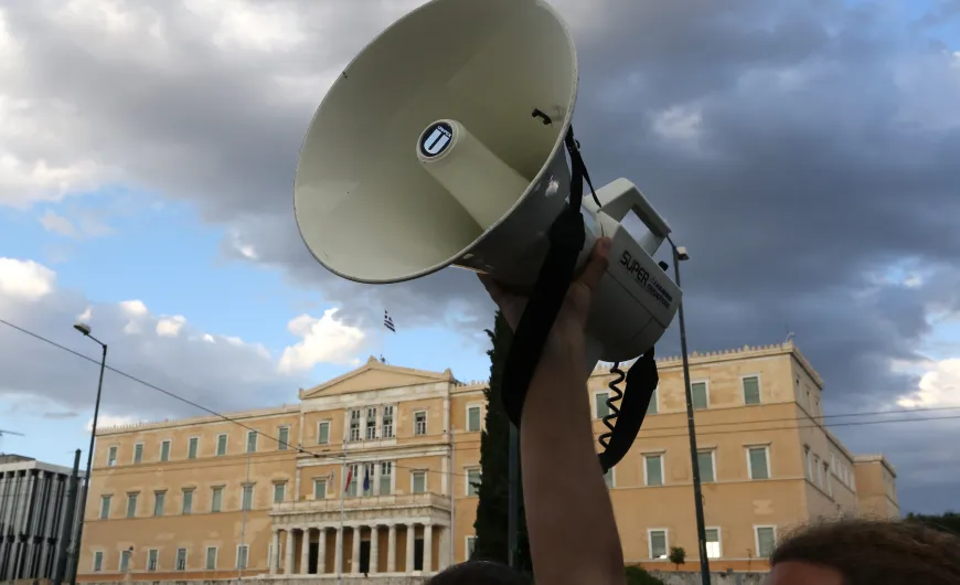 Κινητοποίηση έξω από τη Βουλή