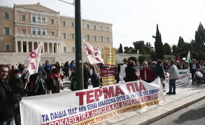 Κινητοποίηση στο Σύνταγμα μπροστά από τη Βουλή