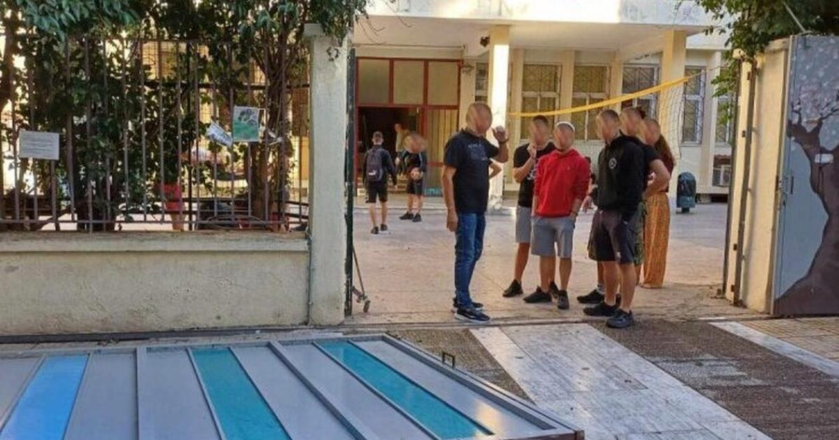Λύκειο Νέας Σμύρνης Παραλίγο τραγωδία Κατέρρευσε βαριά σιδερένια