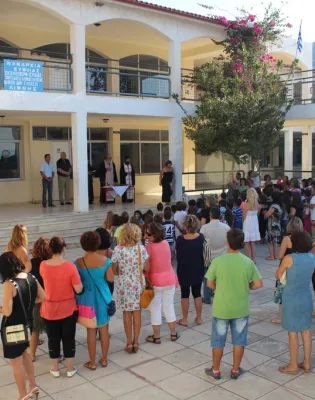 κουδούνι αγιασμός δημοτικό μαθητές νέα σχολική χρονιά