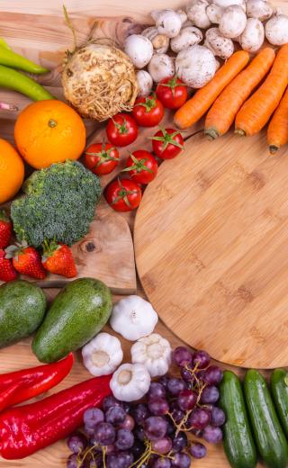 Η διατροφή της ευτυχίας: Ποια τρόφιμα μας κάνουν πιο χαρούμενους και δεν παχαίνουν