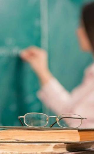 εκπαιδευτικός γυναίκα