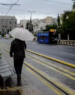 καιρός, κακοκαιρία, ομπρέλα, Σύνταγμα, Βουλή, βροχή