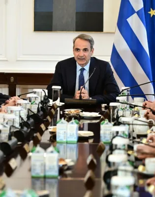 ο Κυριάκος Μητσοτάκης κατά την εισαγωγική του τοποθέτηση στο πρώτο Υπουργικό Συμβούλιο