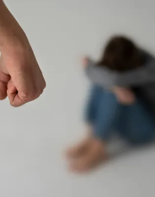 βία ανηλίκων