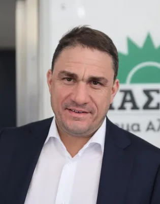 Κώστας Τσουκαλάς