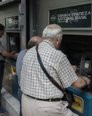 συνταξιούχος σε ΑΤΜ