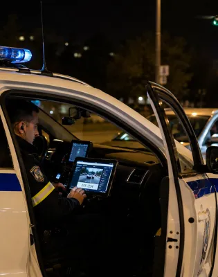 Περιπολικό της Αστυνομίας το βράδυ
