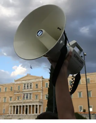 Κινητοποίηση έξω από τη Βουλή