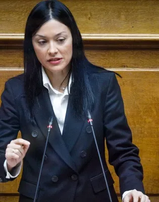 Η Νάντια Γιαννακοπούλου είναι Ελληνίδα δικηγόρος και πολιτικός, που υπηρετεί ως βουλευτής Β2' Δυτικού Τομέα Αθηνών του Ελληνικού Κοινοβουλίου με το ΠΑ.ΣΟ.Κ. - Κίνημα Αλλαγής από τον Ιούλιο του 2019