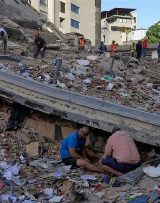 Κατέρρευσαν κτίρια στη Βενεζουέλα μετά τον σεισμό