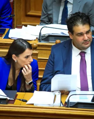 Ο υπουργός Εσωτερικών Λιβάνιος και η υφυπουργός Βιβή Χαραλαμπογιάννη 