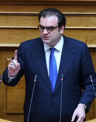 Ο Κυριάκος Πιερρακάκης στη Βουλή