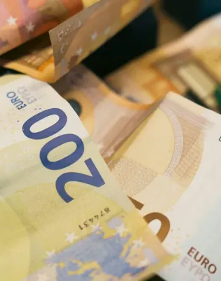 Εθνικό Μητρώο Παροχών: Τι αλλάζει σε 27 επιδόματα και ποιοι «κόφτες» έρχονται