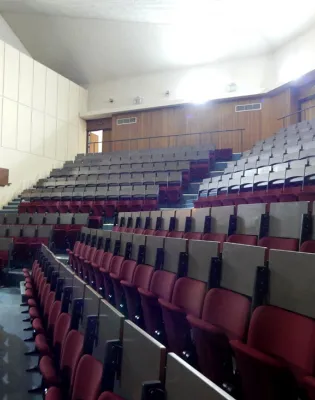 panepistimio amfitheatro