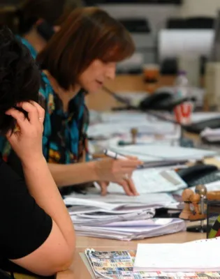 Γιατί 4 στους 10 δημοσίους υπαλλήλους στο Δημόσιο χρησιμοποιούν κρυφά Τεχνητή Νοημοσύνη