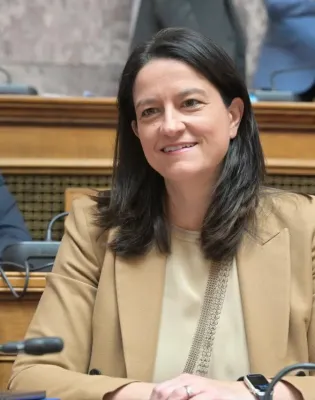 Η υπουργός Εργασίας Νίκη Κεραμέως στη Βουλή μίλησε για το νομοσχέδιο και τις συντάξεις χηρείας