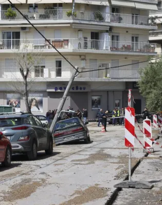 Σαφείς οδηγίες προκειμένου να σταματήσει το «αλαλούμ» με τις πολλαπλές εγκαταστάσεις οπτικών ινών στις πολυκατοικίες της χώρας, ζητούν οι ιδιοκτήτες ακινήτων