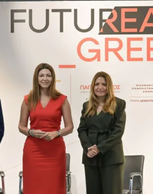 παπαστρατος Ζαχαρακη