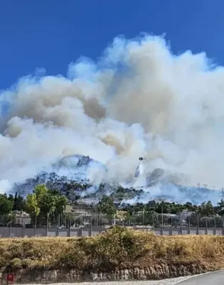 Φωτιά στην Περιφερειακή Αιγάλεω: 112 για εκκένωση σε Αφαία και Άνω Δάσος Χαϊδαρίου