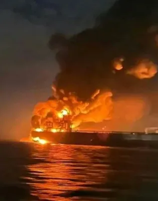Έκρηξη σε δεξαμενόπλοιο στα Στενά του Ορμούζ