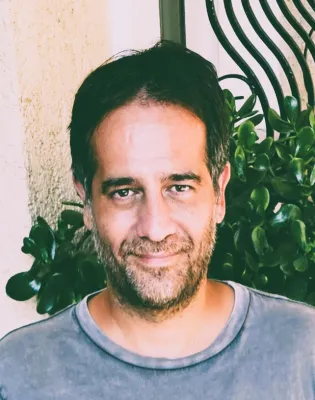 Σπύρος Θύμης, Καθηγητής Πληροφορικής και Πολιτικός Επιστήμονας και Αντιπρόεδρος της ΕΛΜΕ Κέρκυρας