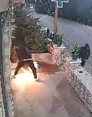 Άγνωστοι έβαλαν φωτιά σε φαρμακείο στην περιοχή Βλαχέρνα