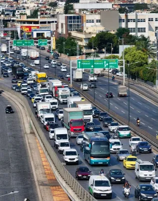 Κίνηση από αυτοκίνητα στην Αττική Οδό