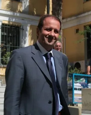 Πάνος Λαζαράτος