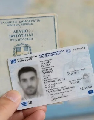 Τέλος στις "μπλε" ταυτότητες για ταξίδια στο εξωτερικό από σήμερα
