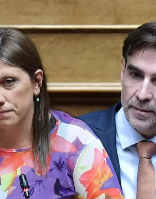 Ο βουλευτής Μιχάλης Χουρδάκης και η πρόεδρος της Πλεύσης Ελευθερίας Ζωή Κωνσταντοπούλου