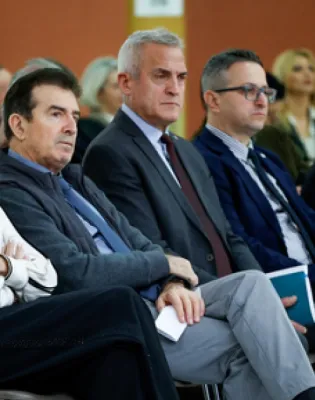 Η υπουργός Παιδείας Σοφία Ζαχαράκη και ο Μιχάλης Χρυσοχοίδης 