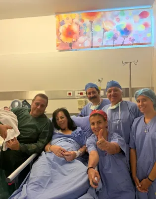 54χρονη γέννησε κοριτσάκι από έμβρυο που είχε κρυοσυντηρηθεί πριν από 22 χρόνια