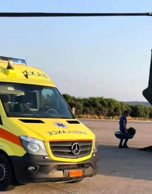Αεροδιακομιδή με ελικόπτερο και ΕΚΑΒ