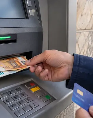 Πληρωμές ΔΥΠΑ και ΕΦΚΑ στα ΑΤΜ στις τράπεζες