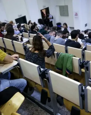 Φοιτητές σε αμφιθέατρο Πανεπιστημίου