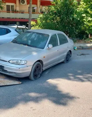 Εγκαταλελειμμένo αυτοκίνητο