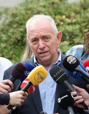 Λέκκας μιλάει στις κάμερες για την έκρηξη στην Πλάκα