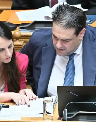 Ο υπουργός Εσωτερικών Θεόδωρος Λιβάνιος στη Βουλή